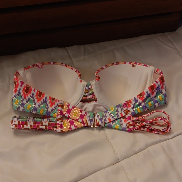 Victoria's Secret Underwire Strapless Swimsuit Top - Size 32A - Picture 2 of 6